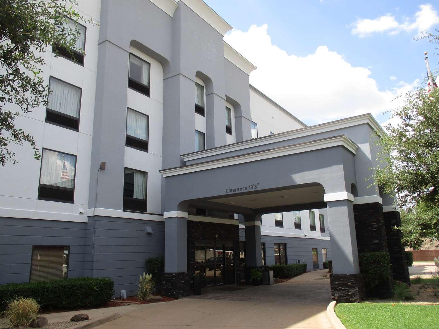 Western Red River Hotel 3*