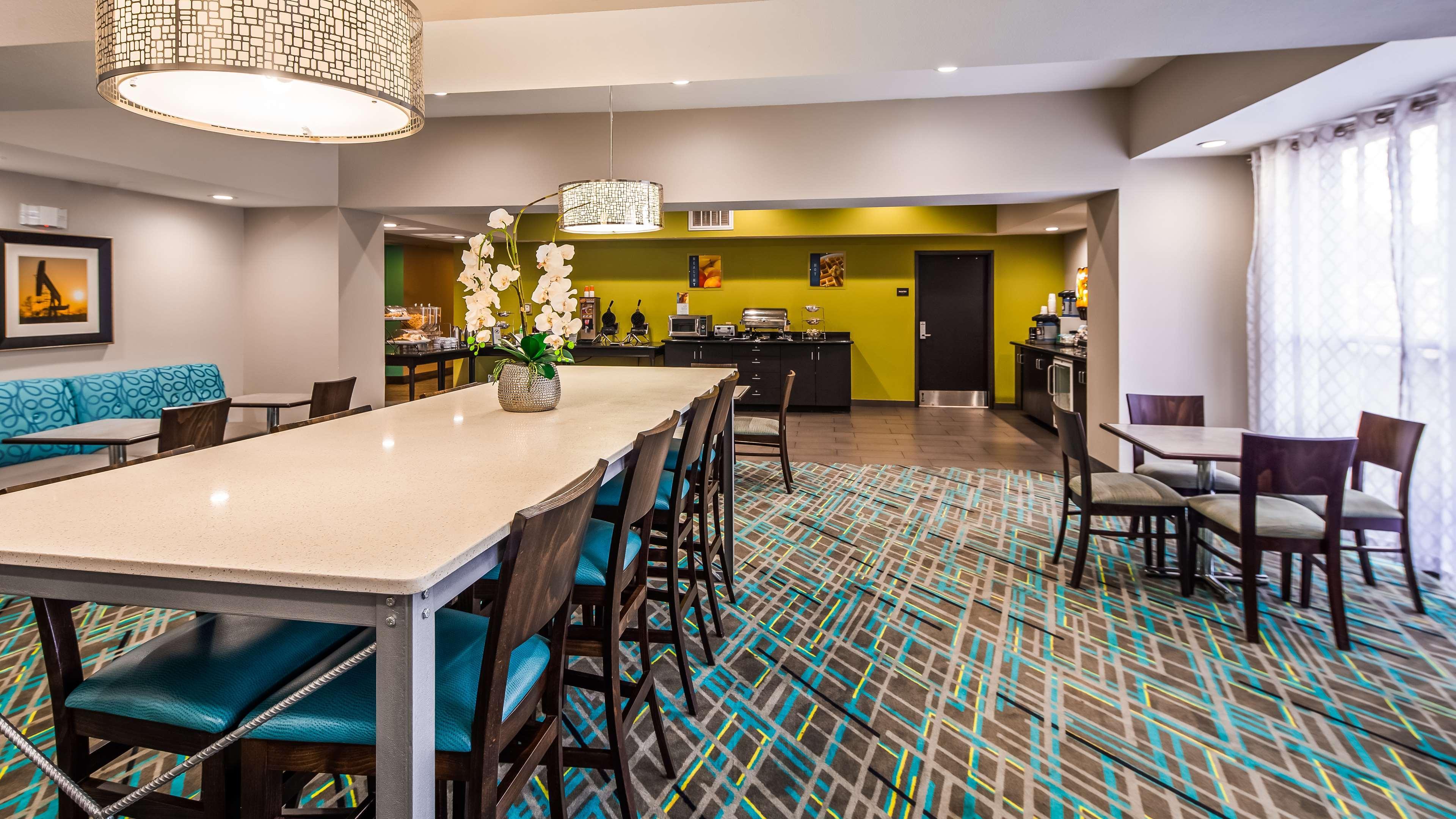 Western Red River Hotel